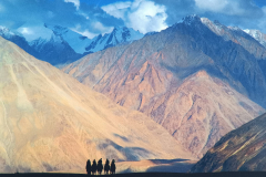 G7_Ausstellung_11-Himalaya-die-Karavane-Sigrid-Wolf-Feix-AGFO-scaled