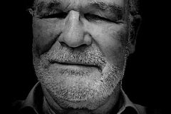 Q1_24_GB-Selbstportraet
