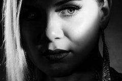 SW_23_21-Between-Shadow-and-Light